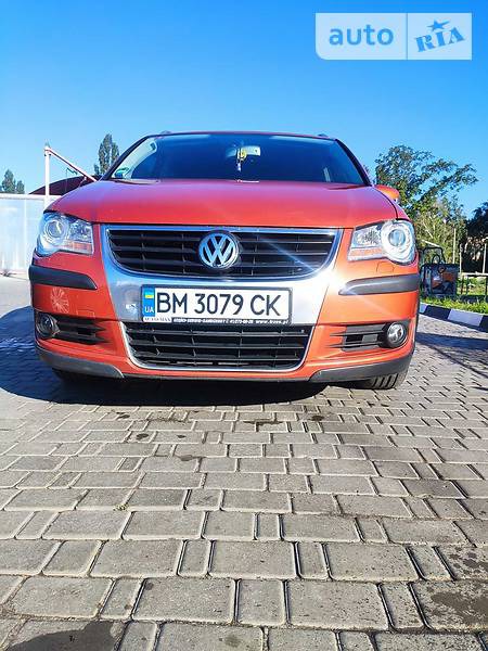 Volkswagen Touran 2007  випуску Суми з двигуном 1.4 л бензин мінівен механіка за 7399 долл. 