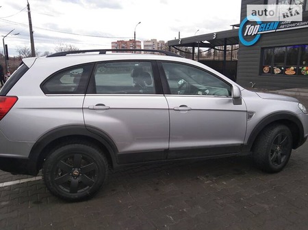 Chevrolet Captiva 2006  випуску Хмельницький з двигуном 2.4 л бензин позашляховик механіка за 7900 долл. 