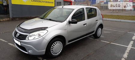 Dacia Sandero 2010  випуску Запоріжжя з двигуном 1.2 л бензин хэтчбек механіка за 5400 долл. 