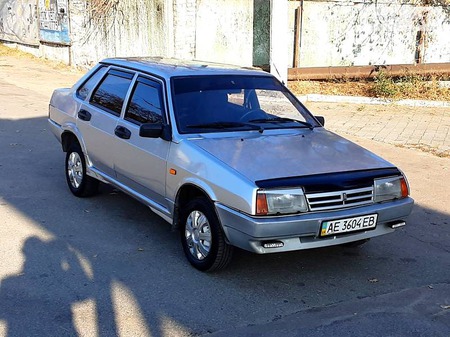 Lada 21099 2003  випуску Дніпро з двигуном 0 л бензин седан механіка за 1599 долл. 