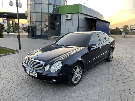 Mercedes-Benz E 270 2003  випуску Чернівці з двигуном 2.7 л дизель седан автомат за 7250 долл. 