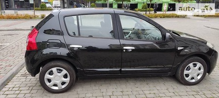 Dacia Sandero 2010  випуску Івано-Франківськ з двигуном 0 л  хэтчбек механіка за 5100 долл. 