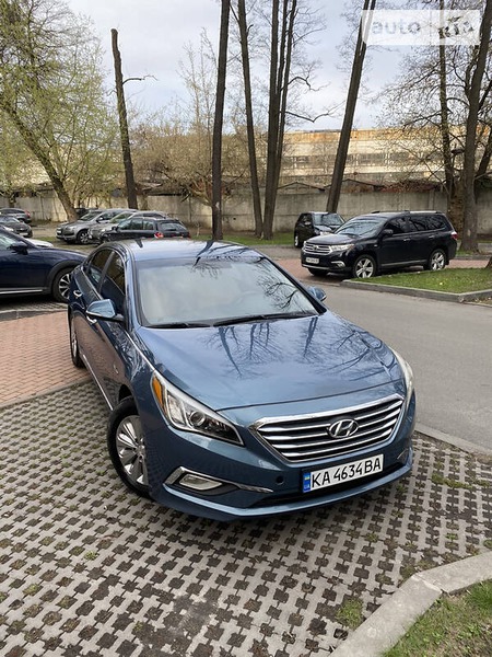 Hyundai Sonata 2015  випуску Київ з двигуном 2 л гібрид седан автомат за 13500 долл. 