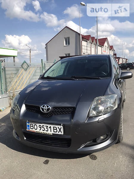 Toyota Auris 2007  випуску Тернопіль з двигуном 2.2 л дизель седан механіка за 6500 долл. 