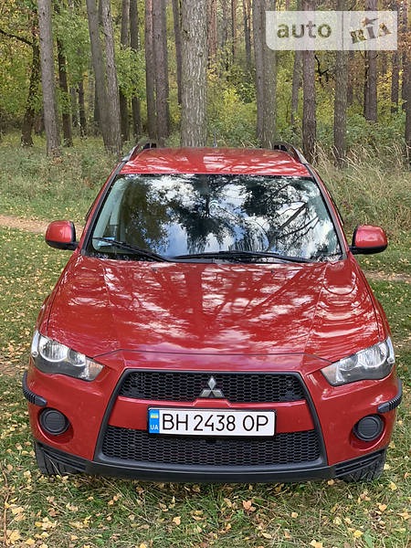 Mitsubishi Outlander 2010  випуску Чернігів з двигуном 2.4 л бензин позашляховик автомат за 11950 долл. 