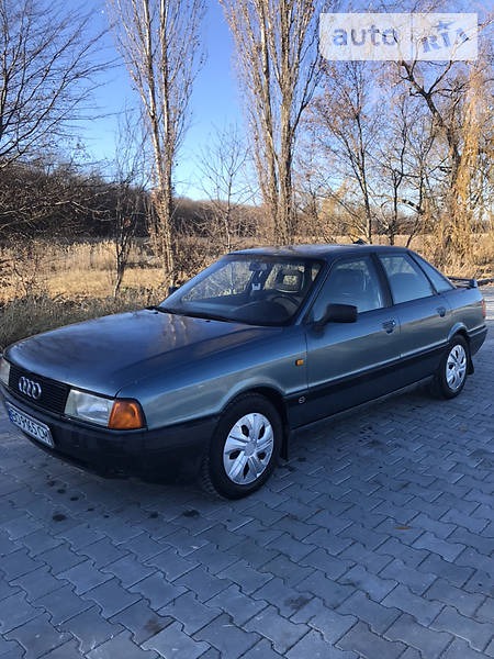 Audi 80 1988  випуску Тернопіль з двигуном 1.8 л  седан механіка за 2450 долл. 