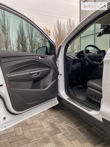 Ford Kuga 2019  випуску Херсон з двигуном 2 л дизель позашляховик автомат за 25990 долл. 