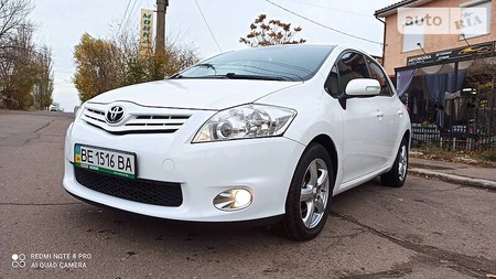 Toyota Auris 2011  випуску Миколаїв з двигуном 1.6 л бензин хэтчбек автомат за 11600 долл. 