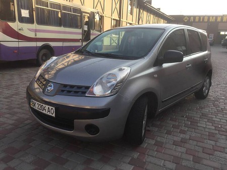 Nissan Note 2008  випуску Рівне з двигуном 1.4 л бензин універсал механіка за 4800 долл. 