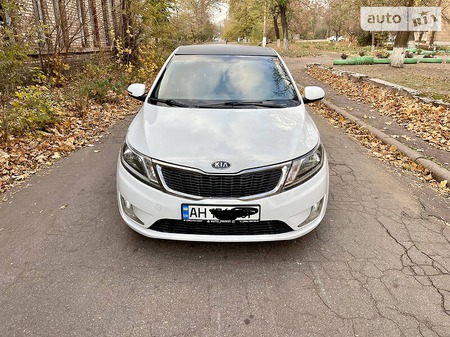 KIA Rio 2013  випуску Донецьк з двигуном 1.4 л  седан автомат за 6899 долл. 