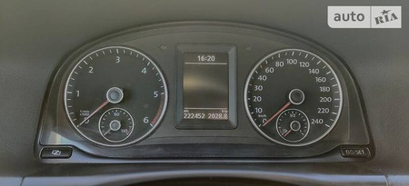 Volkswagen Touran 2010  випуску Одеса з двигуном 1.6 л дизель мінівен механіка за 9500 долл. 