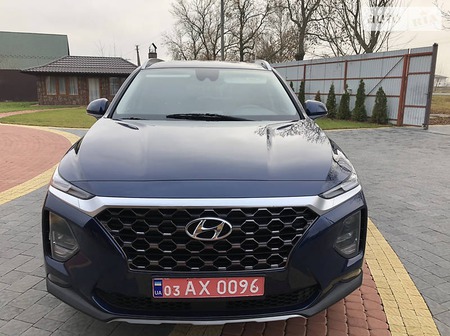 Hyundai Santa Fe 2019  випуску Луцьк з двигуном 2.4 л бензин позашляховик автомат за 24300 долл. 