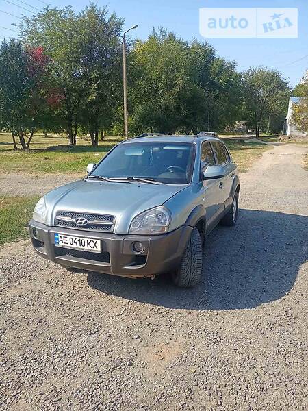 Hyundai Tucson 2008  випуску Дніпро з двигуном 2 л  позашляховик  за 8900 долл. 