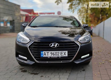 Hyundai i40 2017  випуску Івано-Франківськ з двигуном 1.7 л дизель седан механіка за 11700 долл. 