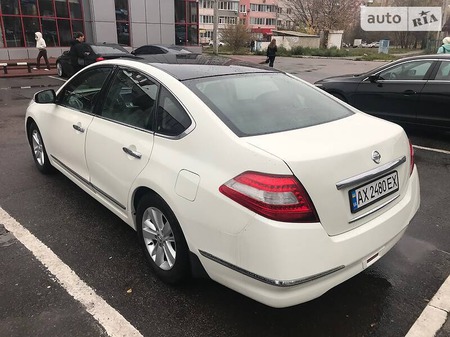 Nissan Teana 2010  випуску Харків з двигуном 3.5 л  седан автомат за 9800 долл. 