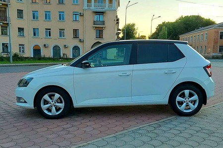 Skoda Fabia 2015  випуску Харків з двигуном 1.4 л дизель хэтчбек автомат за 11500 долл. 