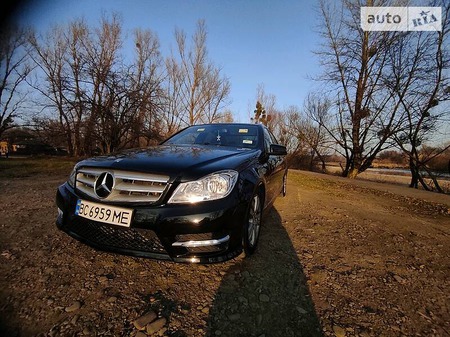 Mercedes-Benz C 250 2011  випуску Львів з двигуном 1.8 л бензин седан автомат за 14100 долл. 