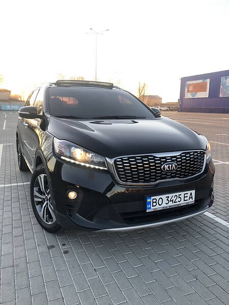 KIA Sorento 2017  випуску Тернопіль з двигуном 2 л дизель позашляховик автомат за 27600 долл. 