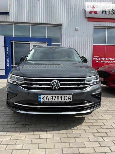 Volkswagen Tiguan 2021  випуску Луганськ з двигуном 2 л бензин позашляховик автомат за 43000 долл. 