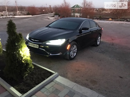 Chrysler 200 2015  випуску Донецьк з двигуном 2.4 л бензин седан автомат за 10600 долл. 
