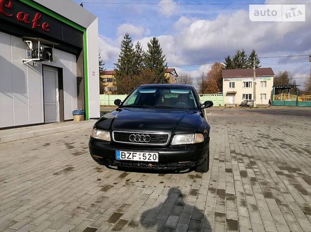 Audi A4 Limousine 1996  випуску Київ з двигуном 1.8 л  седан механіка за 750 долл. 
