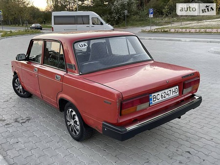 Lada 2107 1990  випуску Львів з двигуном 1.5 л бензин седан механіка за 1300 долл. 