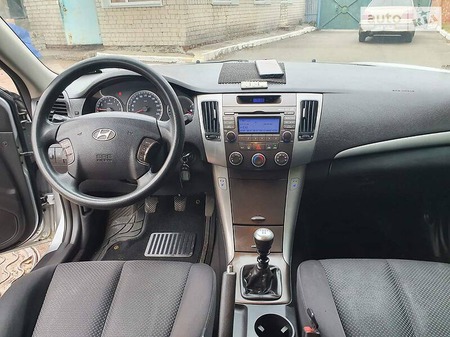 Hyundai Sonata 2008  випуску Чернігів з двигуном 2 л  седан механіка за 5800 долл. 