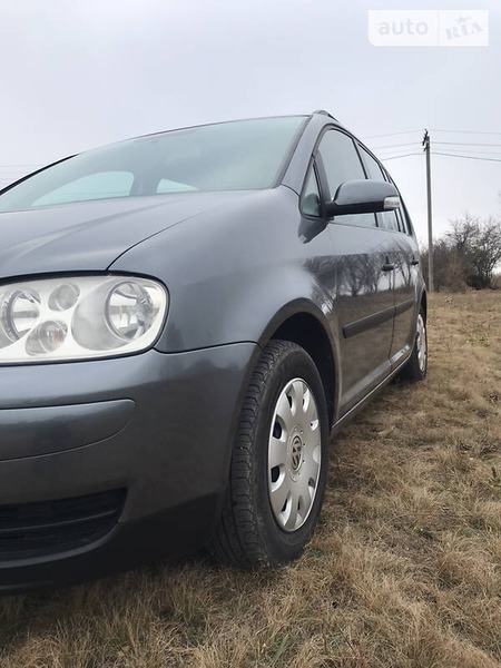 Volkswagen Touran 2004  випуску Дніпро з двигуном 1.6 л бензин мінівен механіка за 6700 долл. 