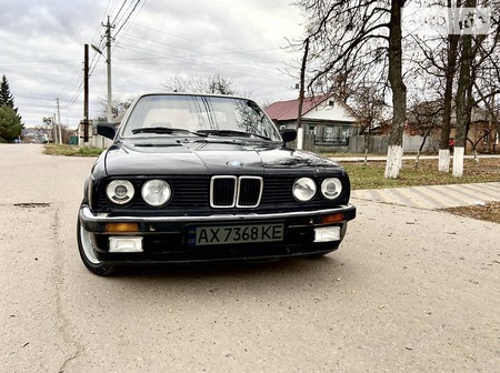 BMW 323 1984  випуску Харків з двигуном 2 л бензин седан механіка за 3000 долл. 