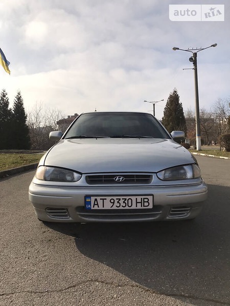 Hyundai Lantra 1994  випуску Івано-Франківськ з двигуном 1.5 л бензин седан механіка за 2750 долл. 