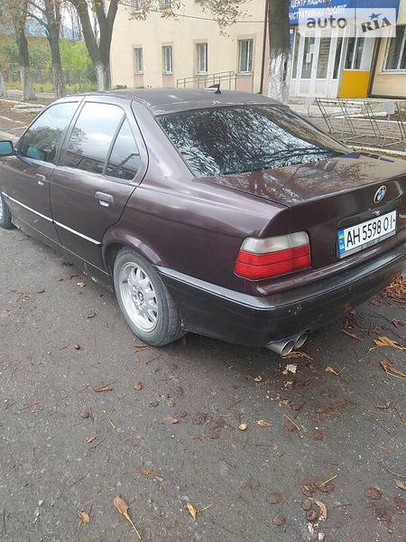 BMW 318 1993  випуску Донецьк з двигуном 1.8 л  седан механіка за 3200 долл. 