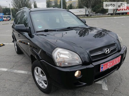 Hyundai Tucson 2008  випуску Дніпро з двигуном 2 л  позашляховик механіка за 8300 долл. 