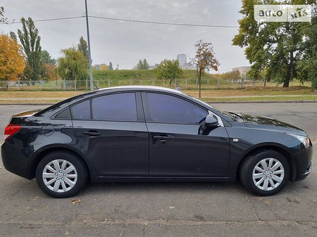 Chevrolet Cruze 2011  випуску Київ з двигуном 1.8 л бензин седан механіка за 8350 долл. 