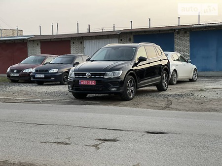 Volkswagen Tiguan 2018  випуску Луцьк з двигуном 2 л бензин позашляховик автомат за 20200 долл. 