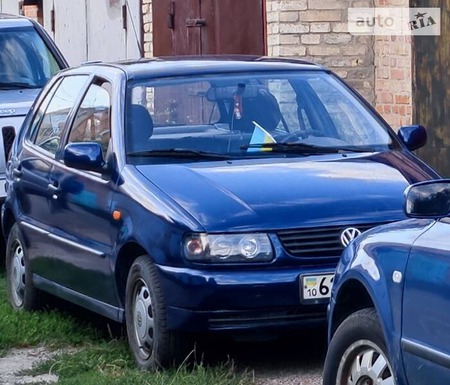 Volkswagen Polo 1999  випуску Полтава з двигуном 1 л бензин хэтчбек механіка за 3400 долл. 