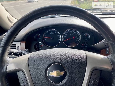 Chevrolet Suburban 2011  випуску Київ з двигуном 5.3 л бензин позашляховик автомат за 25000 долл. 