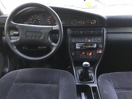 Audi 100 1992  випуску Чернівці з двигуном 2.8 л  седан механіка за 3500 долл. 