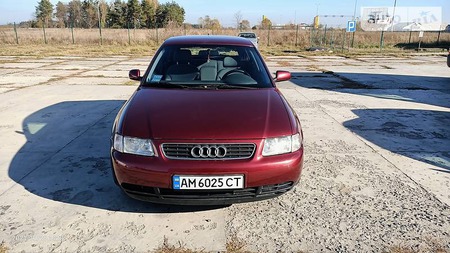 Audi A3 Limousine 2000  випуску Київ з двигуном 1.6 л бензин хэтчбек механіка за 4450 долл. 