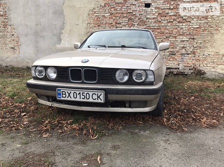 BMW 524 1992  випуску Рівне з двигуном 2.4 л дизель седан механіка за 1800 долл. 