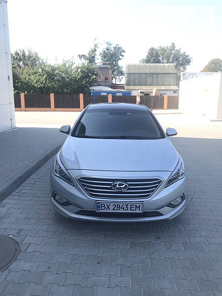 Hyundai Sonata 2016  випуску Хмельницький з двигуном 2 л газ седан автомат за 12000 долл. 