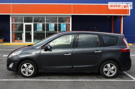 Renault Scenic 2010  випуску Черкаси з двигуном 1.5 л дизель мінівен автомат за 8200 долл. 