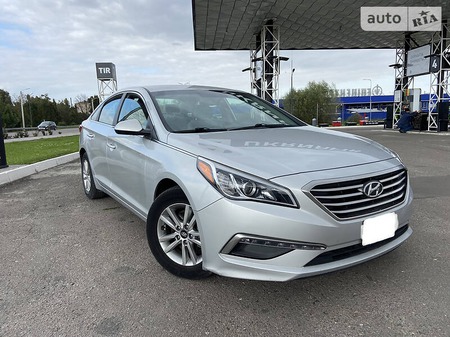 Hyundai Sonata 2015  випуску Рівне з двигуном 2.4 л бензин седан автомат за 11399 долл. 