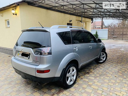 Mitsubishi Outlander XL 2007  випуску Харків з двигуном 2.4 л  позашляховик автомат за 9777 долл. 