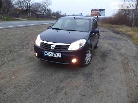 Dacia Sandero 2011  випуску Івано-Франківськ з двигуном 1.1 л бензин хэтчбек механіка за 4899 долл. 