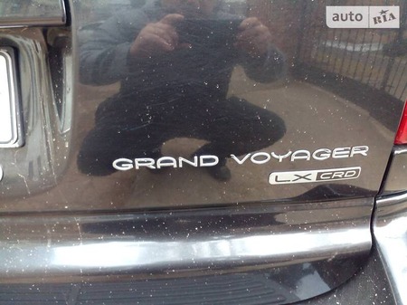 Chrysler Grand Voyager 2006  випуску Чернівці з двигуном 2.8 л дизель мінівен автомат за 8800 долл. 