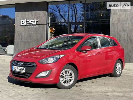 Hyundai i30 2013  випуску Ужгород з двигуном 1.6 л дизель універсал механіка за 8200 долл. 