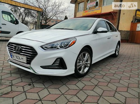 Hyundai Sonata 2017  випуску Рівне з двигуном 2.4 л бензин седан автомат за 15950 долл. 