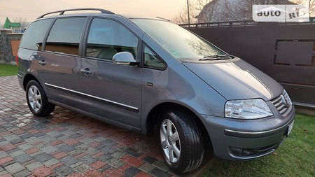 Volkswagen Sharan 2008  випуску Івано-Франківськ з двигуном 2 л дизель мінівен механіка за 8750 долл. 