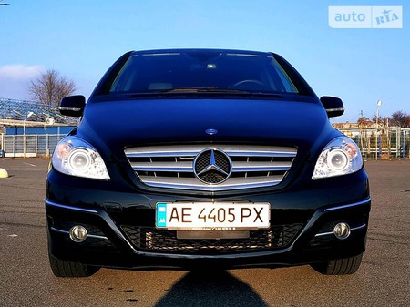 Mercedes-Benz B 180 2011  випуску Дніпро з двигуном 1.7 л бензин хэтчбек автомат за 9199 долл. 