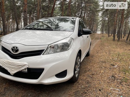 Toyota Yaris 2013  випуску Луганськ з двигуном 1.3 л бензин хэтчбек механіка за 7800 долл. 